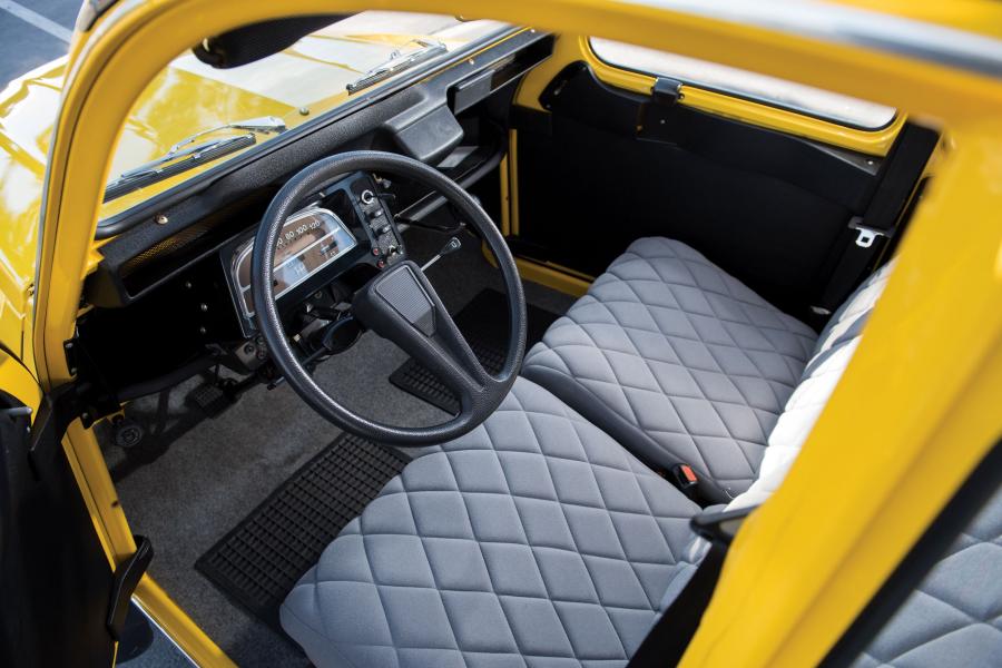  Citroen 2CV6 1970 года  (фото 8 из 14)